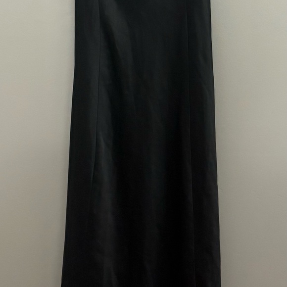 Delicates Black Sleeveless Nightgown and Robe - Picture 4 of 16
